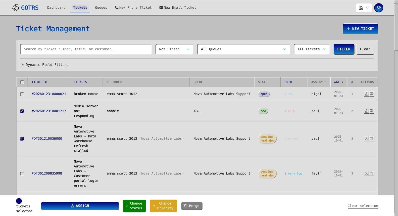 Agent ticket list with bulk action bar